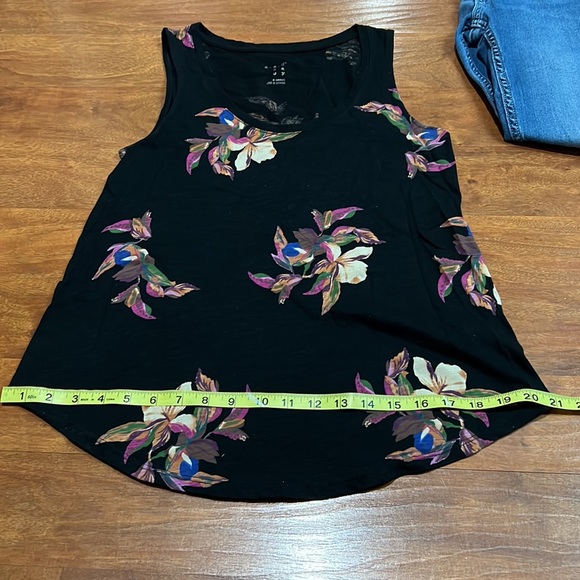 A New Day floral tank top XS - Picture 7 of 7